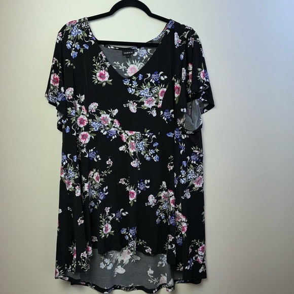 Torrid black and pink floral high low baby doll short sleeve top. Size 3X. EUC. - Picture 1 of 5